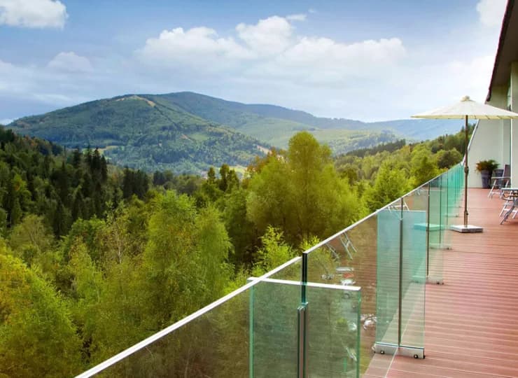Mazowsze Medi SPA jest położone w Ustroniu w otoczeniu gór Beskidu Śląskiego