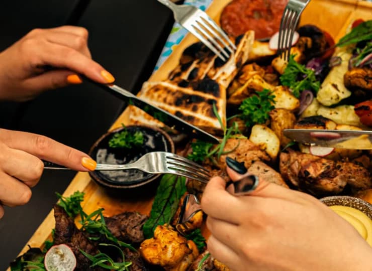 W dalszej części dnia można smakować wyborne dania z menu restauracji