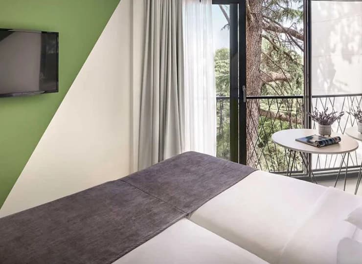Pokój classic bez balkonu ma balkon francuski