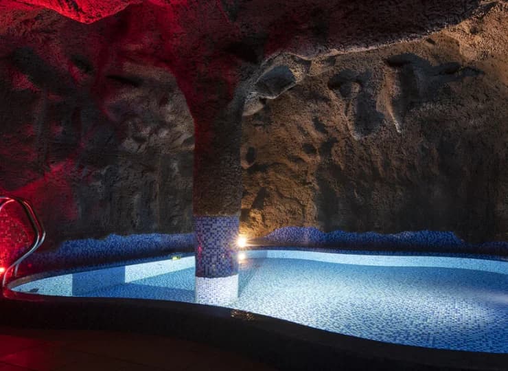 Do dyspozycji także: basen solankowy, łaźnie, studio schładzające i jacuzzi