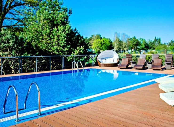 Oprócz basenu wewnętrznego hotel posiada zewnętrzny basen na słonecznym tarasie