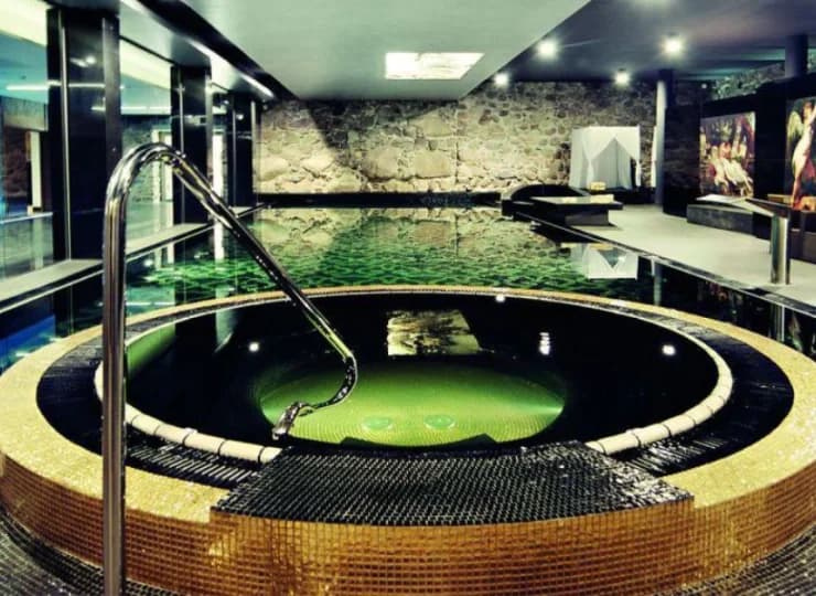 Hotel z luksusową strefą wellness z basenem i jacuzzi