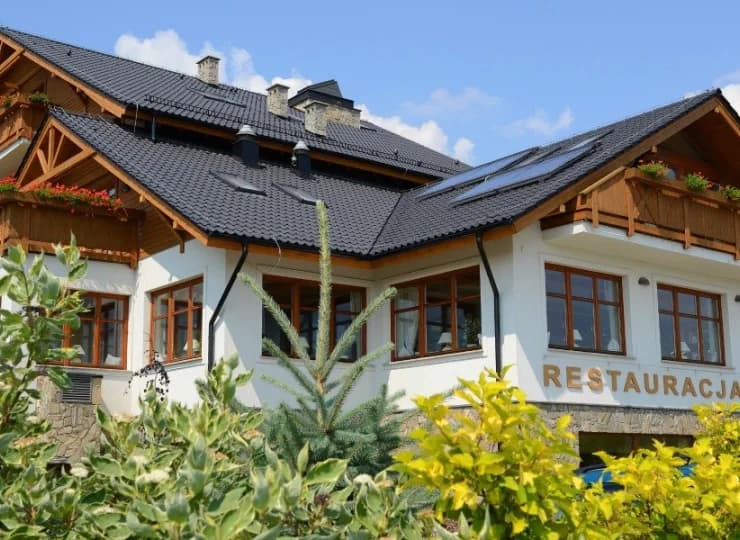 Uroczy i stylowy Hotel Alpejski posiada świetną lokalizację