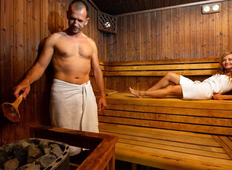Goście mogą korzystać z różnych typów saun
