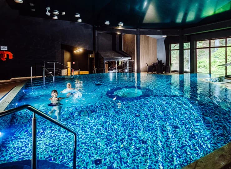 Hotel funkcjonuje w zgodzie z naturą, ale oferuje udogodnienia na poziomie 4*