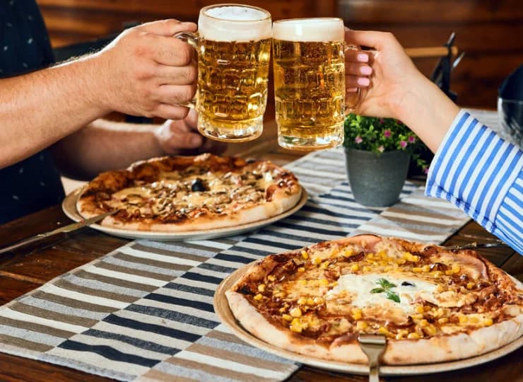 Restauracja à la carte słynie ze świetnej pizzy i chłodnego piwa