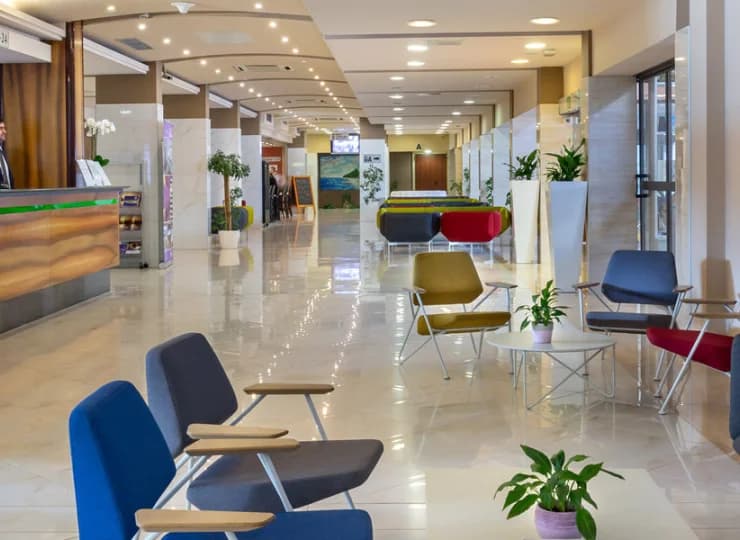 Hotel znajduje się zaledwie 12 km od Zadaru - kulturalnego centrum regionu