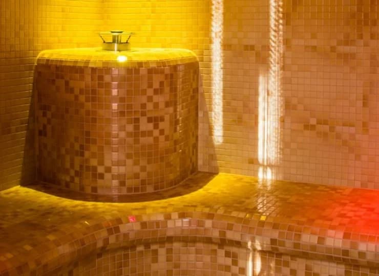 Łaźnia parowa może być z aromaterapią lub solanką