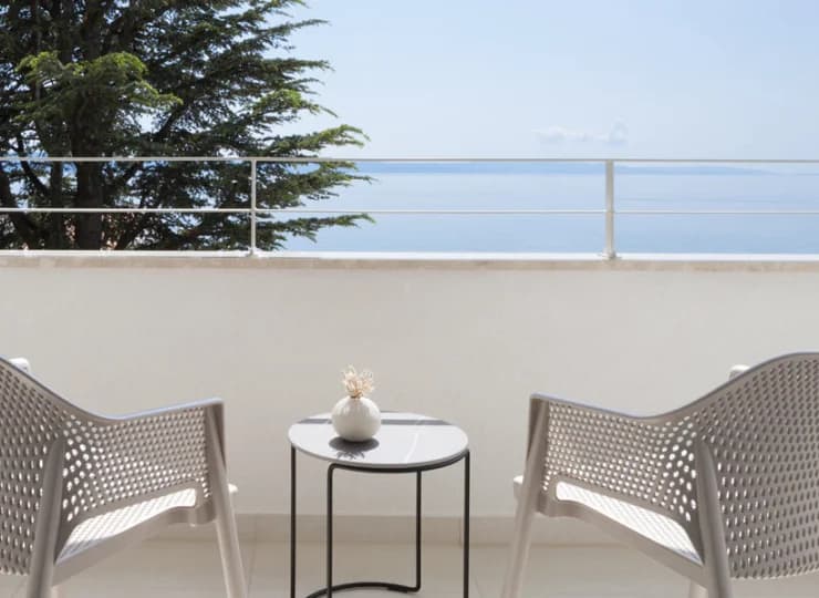 Balkon pokoju superior z widokiem na morze