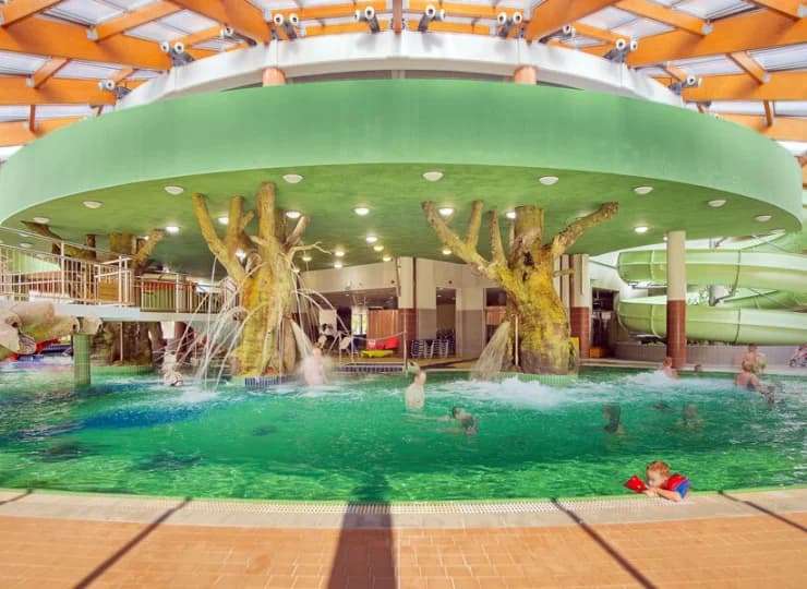 Hungarospa Thermal Hotel*** superior jest połączony z największym kompleksem spa