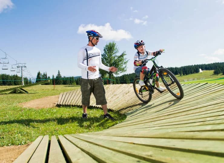 Lub skorzystać z urządzeń parku rowerowego