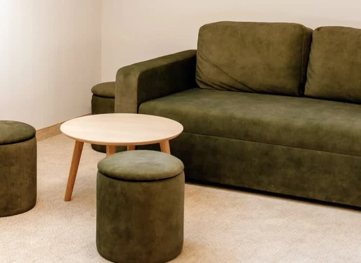W każdym apartamencie mieści się rozkładana sofa