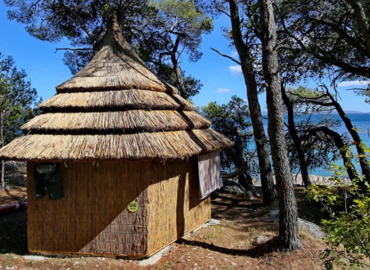 Bungalowy są zlokalizowane w bliskiej odległości od Adriatyku i jeziora Vransko