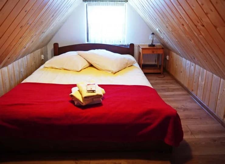 Pokoje economy znajdują się na poddaszu lub w przyziemiu