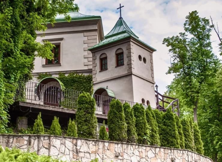Miłośnicy historycznych obiektów i komfortu będą się tu czuli znakomicie