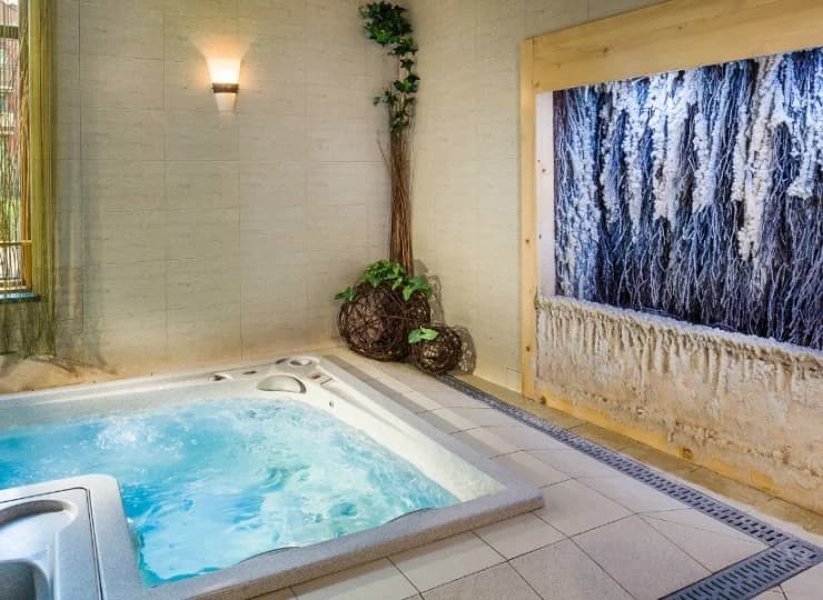 Jest też jacuzzi i fotel masujący
