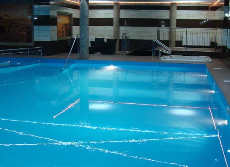 Hotel z krytym basenem to dobre miejsce na ferie zimowe nad morzem