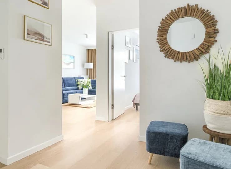 Apartamenty z 1 sypialnią posiadają salon z aneksem, łazienkę i balkon