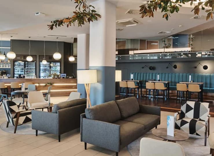 W hotelu znajduje się stylowy bar