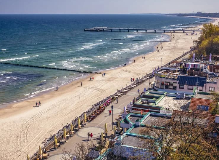 Apartamenty znajdują się w Kołobrzegu, nieopodal piaszczystej plaży