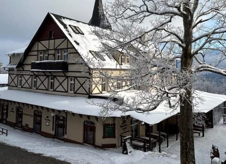 Tarasy Wang to stylowy zabytkowy obiekt w Karpaczu