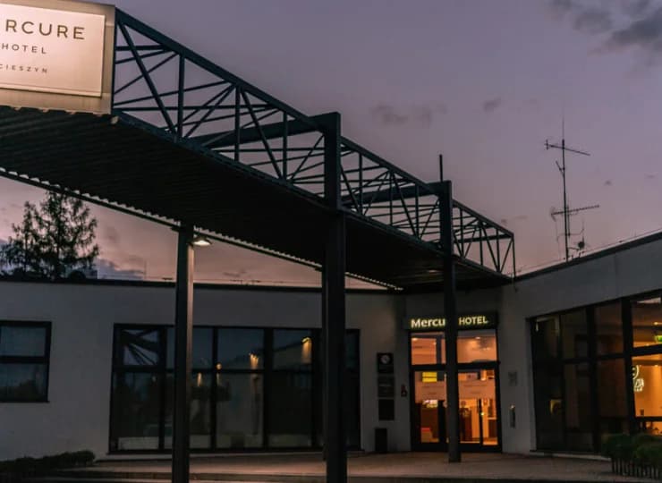 Hotel Mercure jest łatwo dostępny dzięki bliskości drogi ekspresowej S52