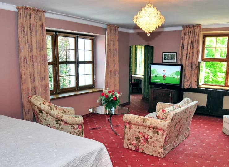 W niektórych apartamentach część sypialna utworzona została w baszcie zamkowej