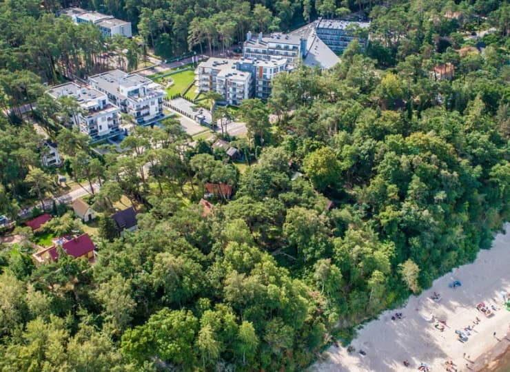 Lokalizacja resortu tuż przy plaży sprzyja wypoczynkowi nad morzem