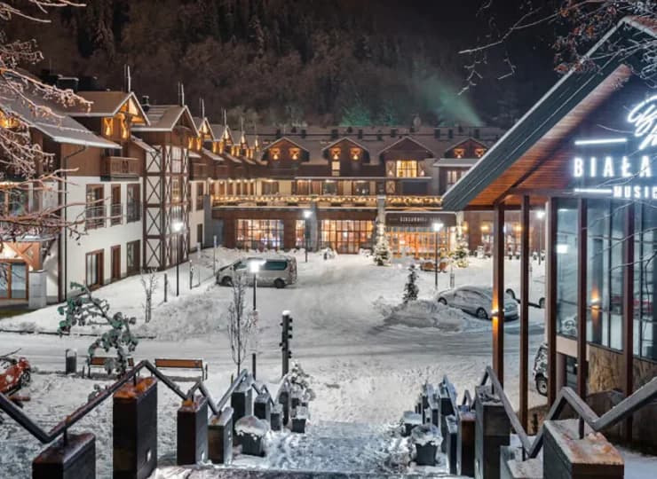 Na terenie resortu rozgrzewa klub muzyczny Biała Woda