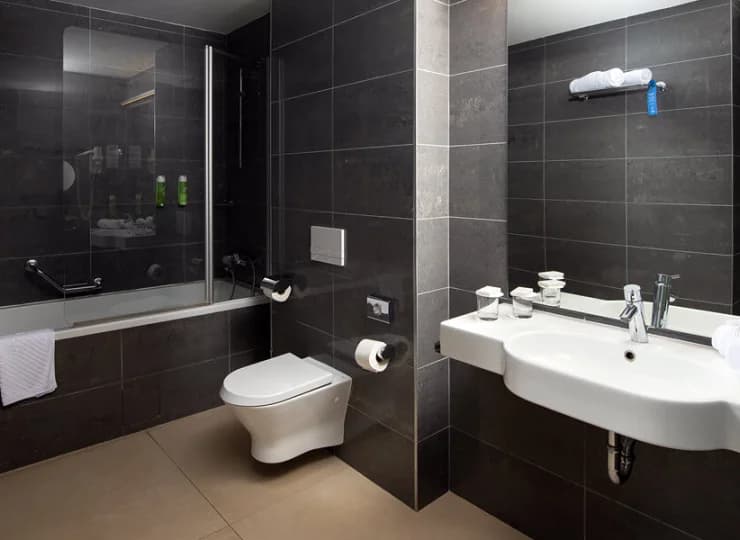 Łazienka z wanną w pokoju 2+1 superior balkon sea view