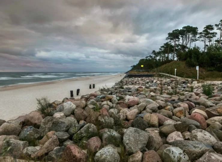 Atrakcje okolicy: plaża w Ostrowie