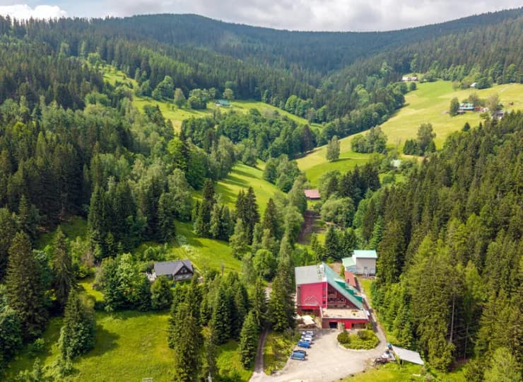 Velveta to 3* hotel otoczony lasem