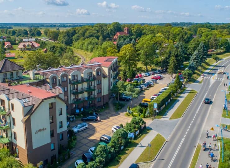 Orka to nadbałtyckie Centrum Wypoczynku położone na klifie w Trzęsaczu