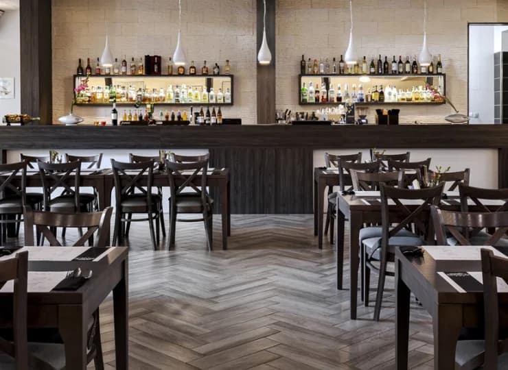 Ofertę gastronomiczną hotelu uzupełnia dobrze zaopatrzony drink bar