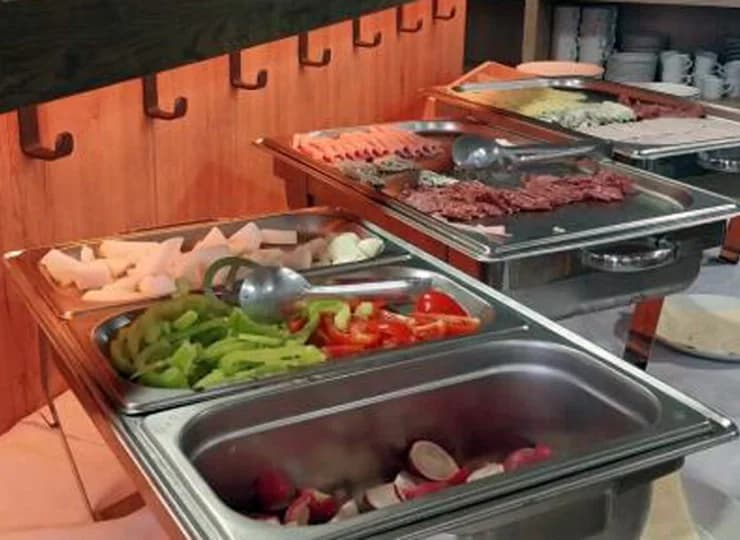 Śniadanie odbywa się w formie bufetu