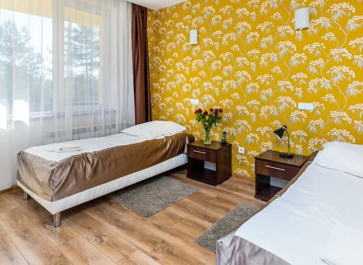Studia składają się z dwóch 2-osobowych sypialni, mają także lodówkę