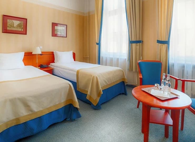 Każdy pokój wyposażony jest w: TV, WiFi, telefon