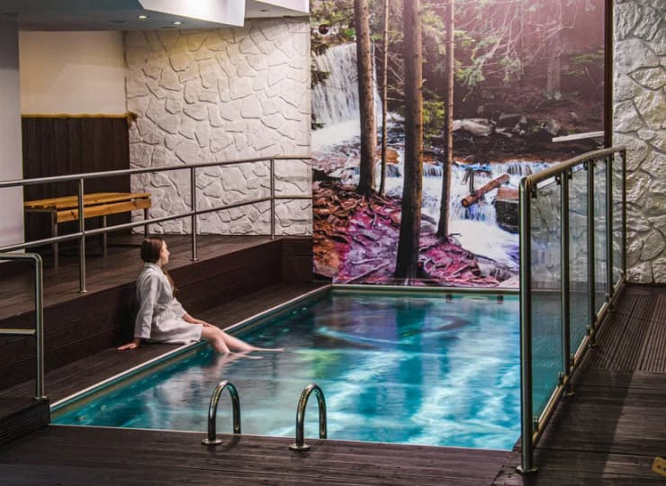 Dwa Potoki Resort to noclegi w Karpaczu z niewielkim krytym basenem