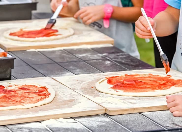 Warsztaty kulinarne w przygotowywaniu pizzy