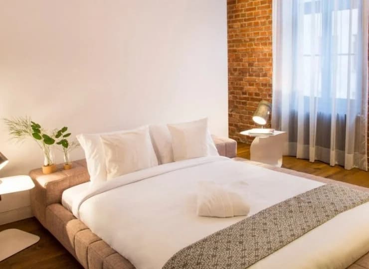 W każdym pokoju jest sejf, lodówka i zestaw do parzenia kawy i herbaty