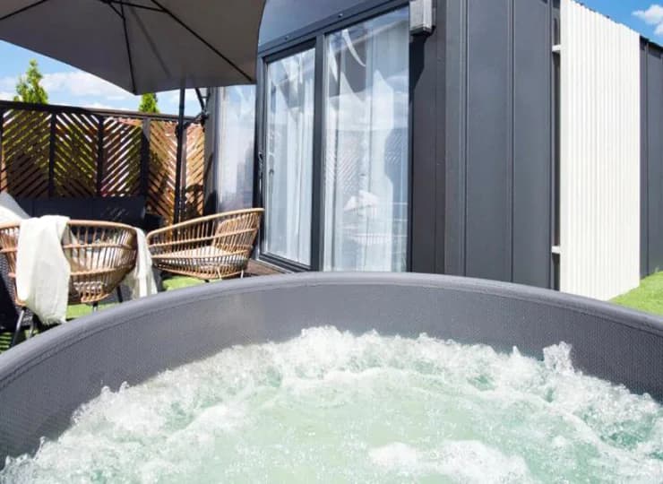 Jacuzzi przy 8-osobowym domku Exclusive nr 2