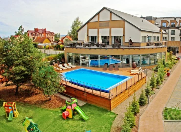Na terenie hotelu powstał także plac zabaw dla najmłodszych