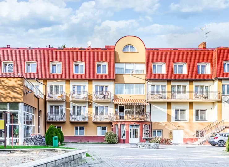 Na terenie obiektu przygotowano plac zabaw dla dzieci
