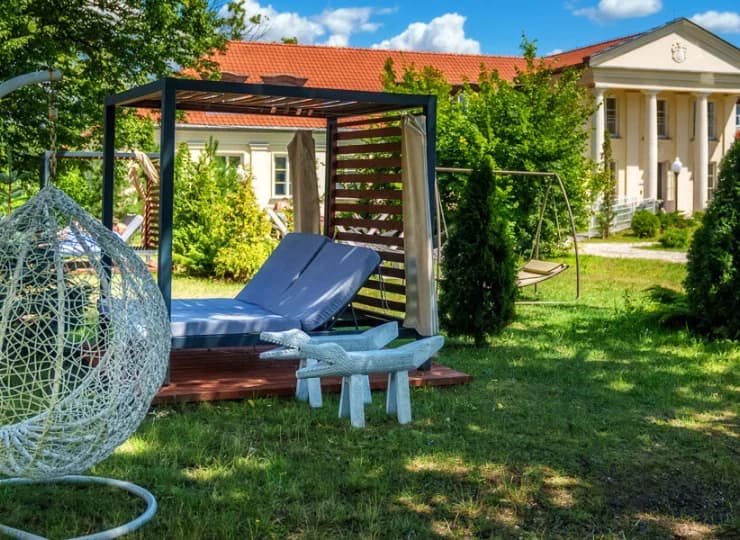 Goście znajdą wiele zacisznych miejsc wprost stworzonych do wypoczynku