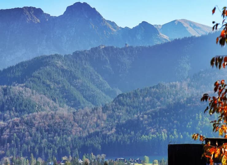 Giewont prezentuje się stąd okazale i dostojnie