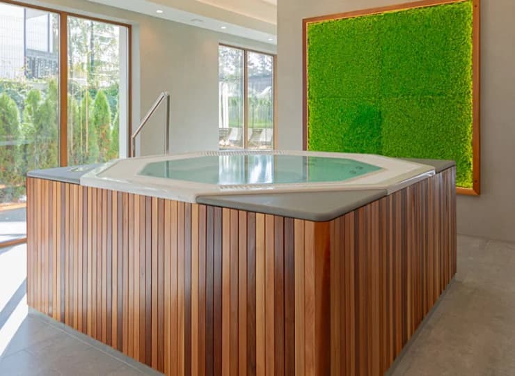W skład strefy wellness wchodzą: sauna sucha i mokra oraz jacuzzi