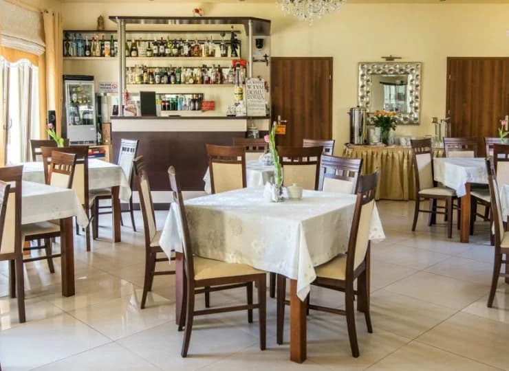 W restauracji są przygotowywane dania kuchni polskiej i międzynarodowej