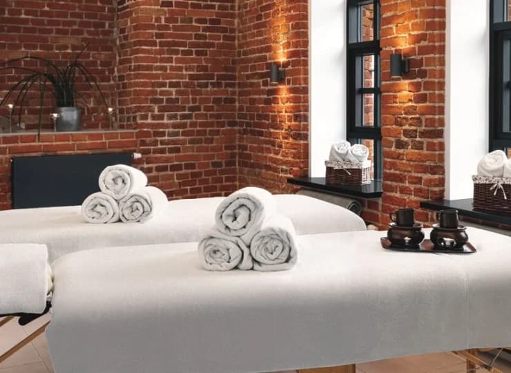 W hotelu mieści się strefa spa z zabiegami kosmetycznymi i ofertą masaży