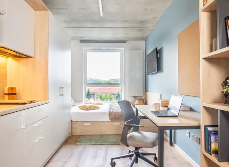 Apartamenty są położone na niższych piętrach budynku, na wyższych jest hotel