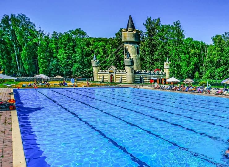 Oprócz aquaparku znajduje się tutaj basen olimpijski